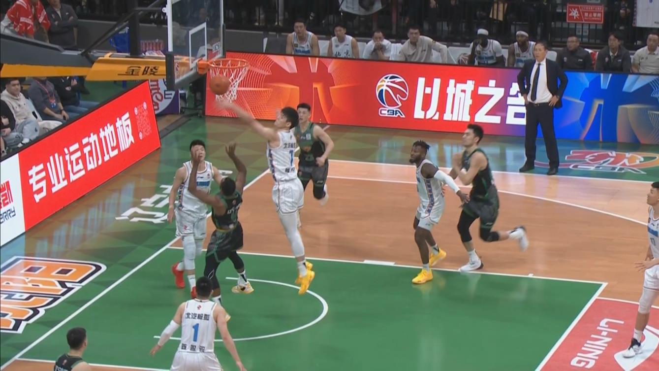 曾凡博釘板血帽弗格上籃 本場(chǎng)個(gè)人第6個(gè)蓋帽！