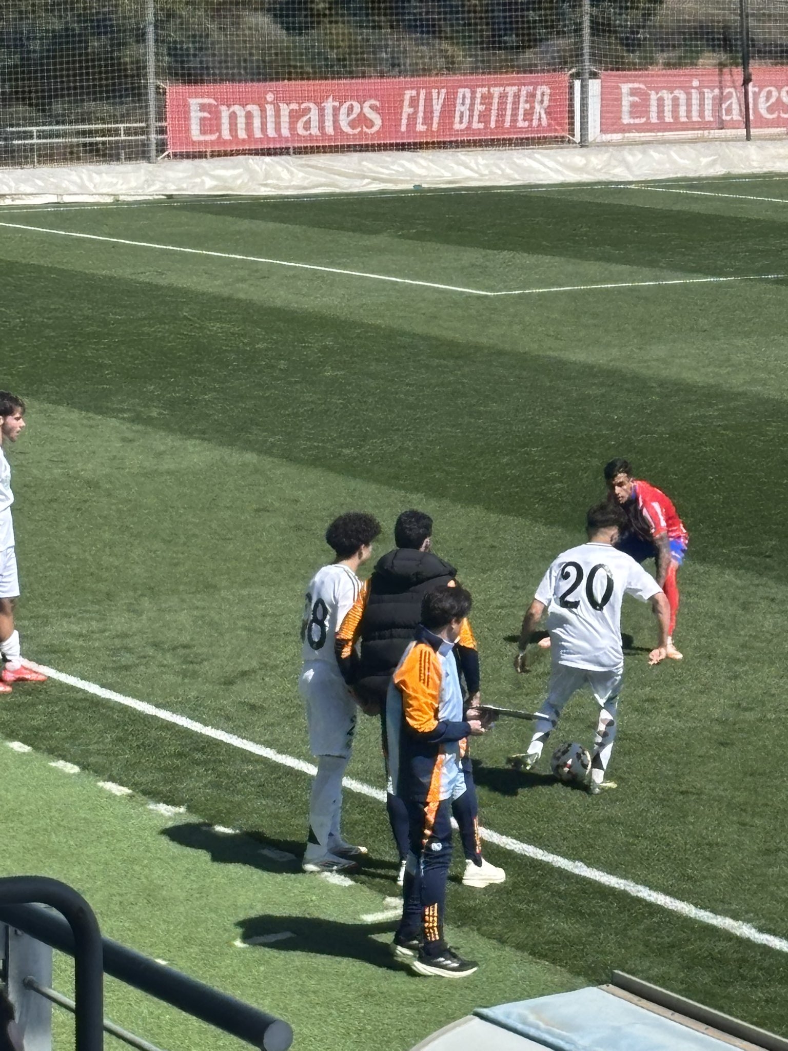 天賦滿滿！馬塞洛15歲兒子恩佐皇馬U19首秀，登場5分鐘腳后跟助攻