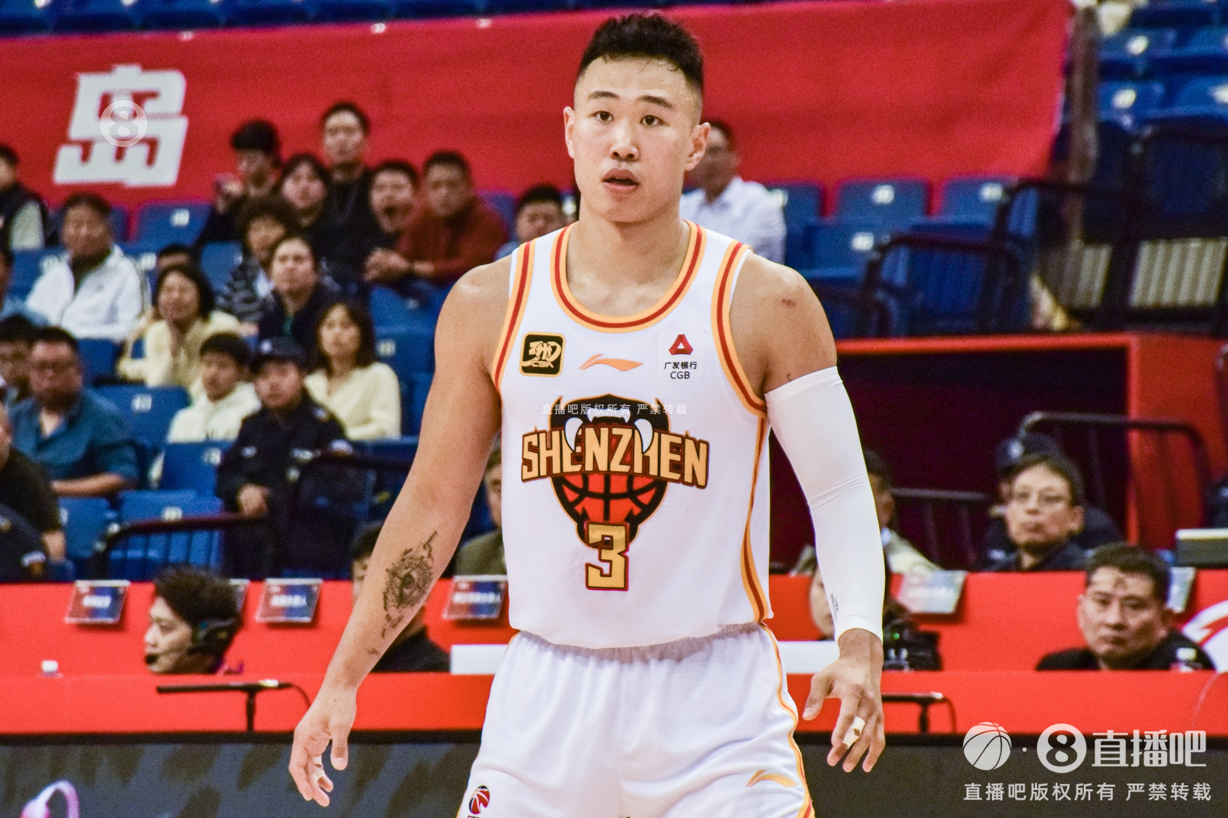 攻防俱佳！賀希寧17中8&三分7中3拿到19分 貢獻(xiàn)4次搶斷
