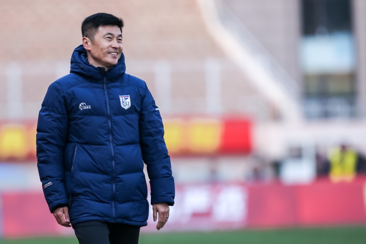 足球報(bào)：大連英博低調(diào)備戰(zhàn)，簽約贊助商為大連足球注入新活力