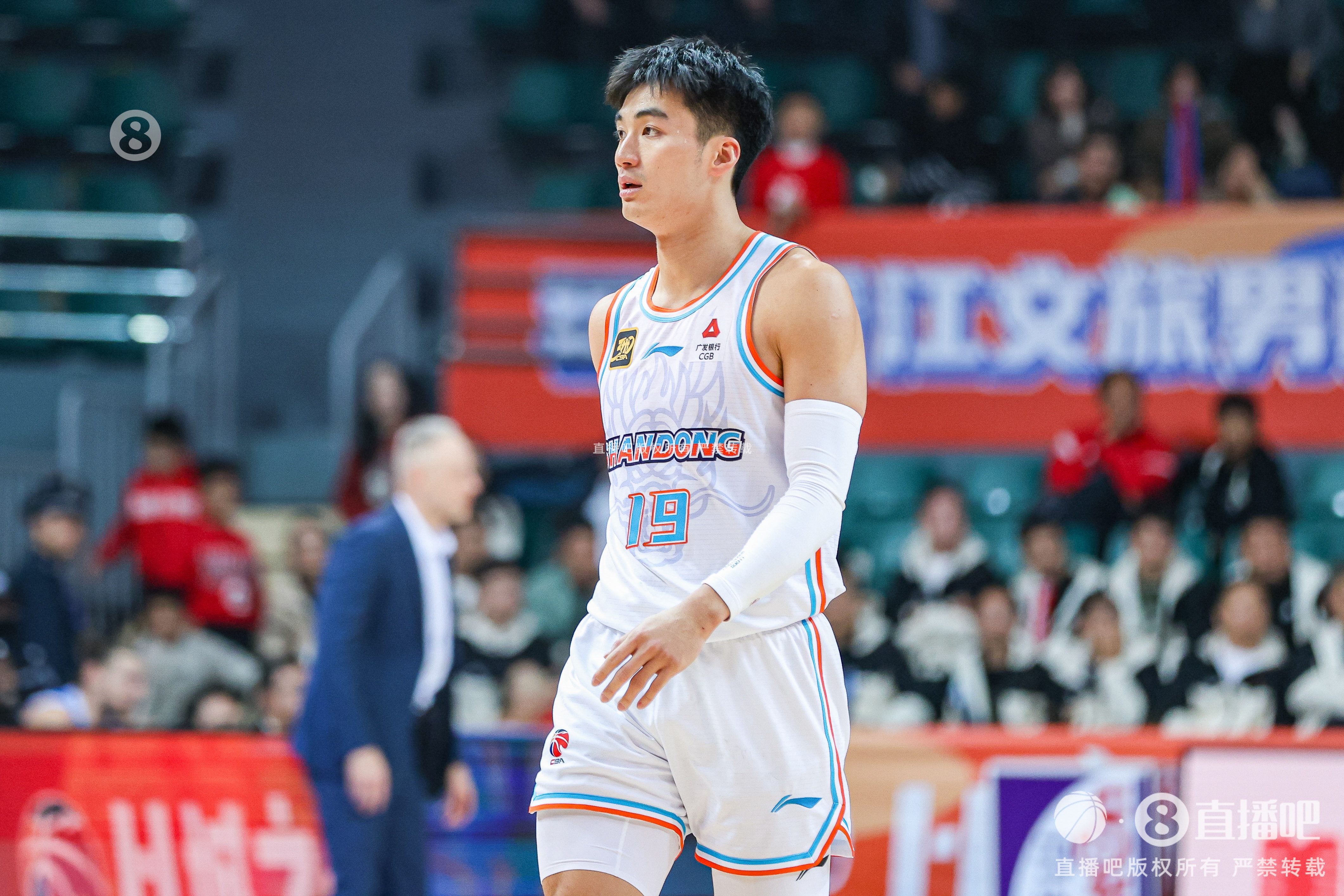 今天效率奇高！于德豪上半場11分鐘7投5中砍下全隊最高的12分